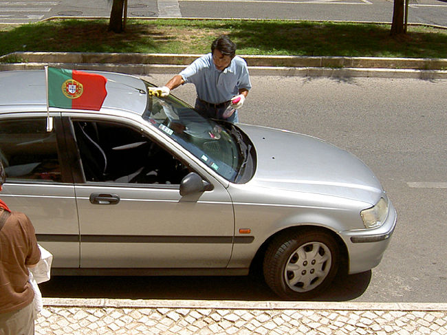 これが今回の旅の友。HONDA（オンダと発音する）シビックです。窓にはやっぱりポルトガルの国旗。