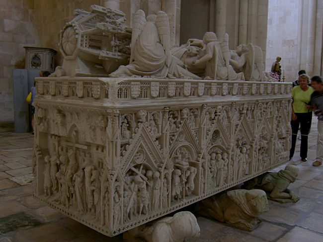 アルコバサのサンタマリア修道院と言えば、ペドロとイネスの石棺があるところ。これはイネスの棺。