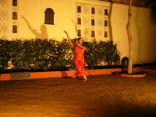 マドラスのタージホテルで開かれているインド舞踊ショーです。