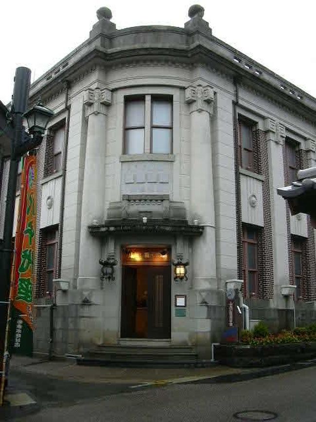 こちらが正面玄関になります。