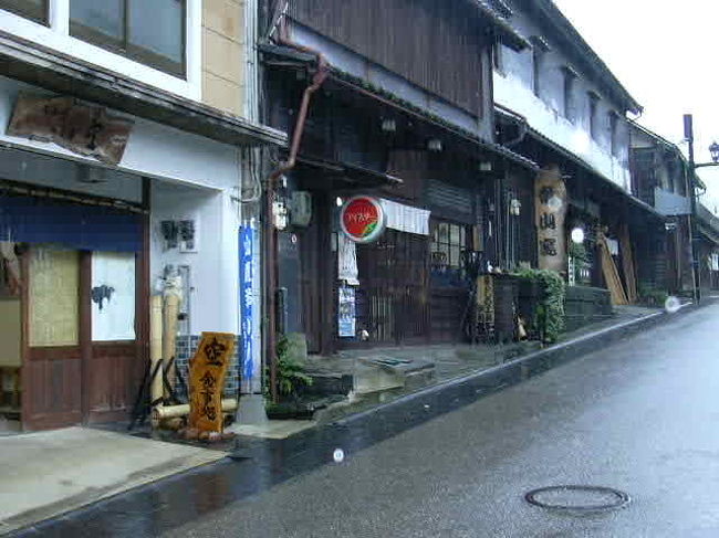 八千代座まで徒歩５分、大雨の中、散歩しました。全然　知らない私にでも、気さくに話し掛けてくれました。町の人はあったかいなぁ〜♪