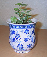 トルコ陶器のミニ壷、これは穴が開いていないのでハイドロカルチャーを入れて楽しんでいます。<br />いろいろな大きさがあります。