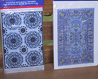 これ、結構おすすめのイチオシおみやげ。<br />絵はがきと一緒に吊るしてある<br />ミニチュアカーペット。<br />結構しっかり作られていてトルコちっくだし安いしおすすめ。