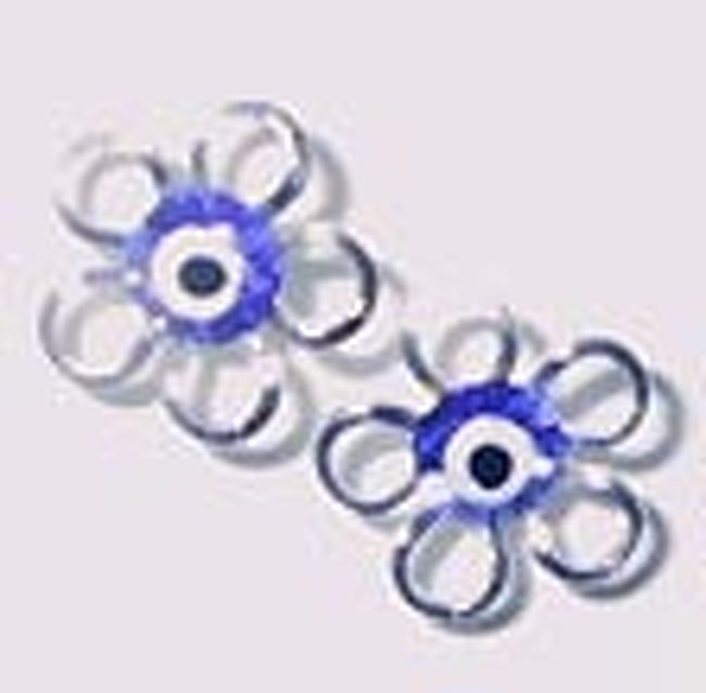 ナザールボンヂュのピアス。<br />とっても小さいものです。