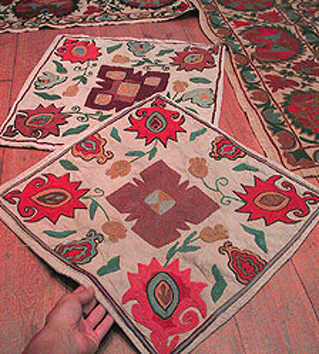 スザンニのクッションカバー