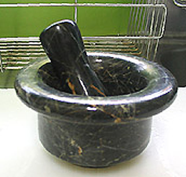 大理石のスパイスつぶし。<br />庶民のバザールなどで売られています。<br />