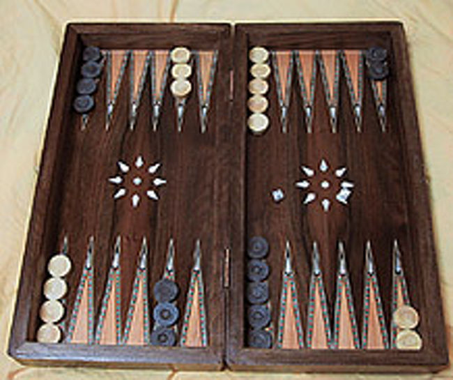 トルコでは「タウラ」と呼ばれます。<br />バッグギャモン。