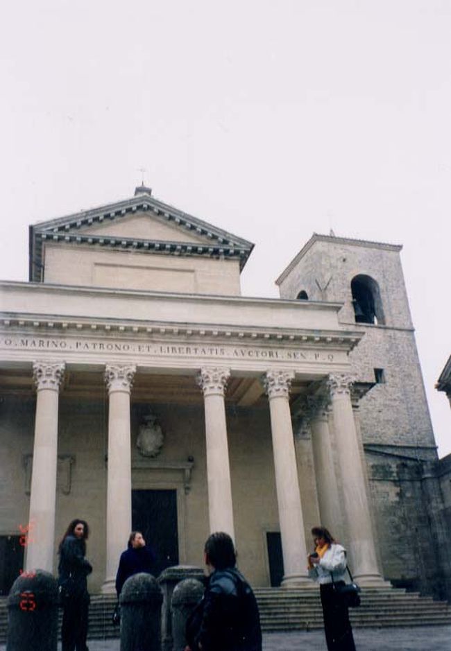 サン・マリノの聖堂前