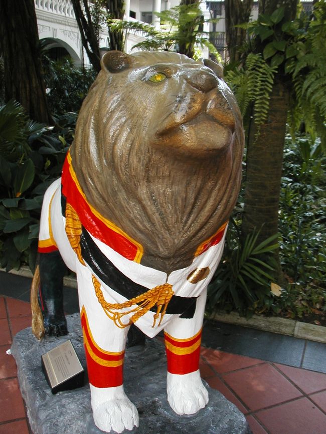 ラッフルズホテル内にいたライオン君。<br />シンガポールはいたるところでライオン君を発見しました。何種類いるのか探してみるのも楽しいです。