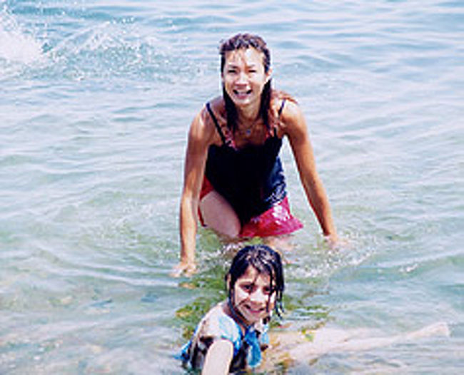 クナリ島での海水浴