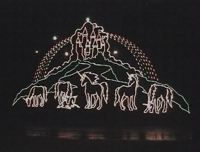 近くの公園にあった、クリスマスのイルミネーション。　これは、一角獣かな？