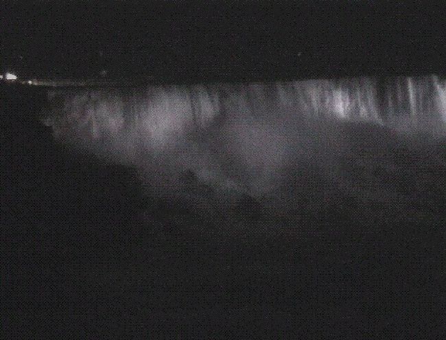 夜のナイヤガラの滝。　とても幻想的で素敵でした。