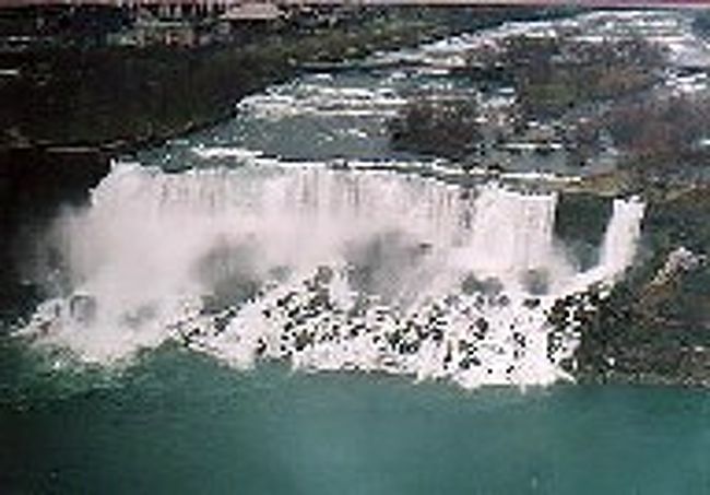 ナイヤガラの滝（アメリカ滝）。　ナイヤガラの滝って、２つあるの知りませんでした。