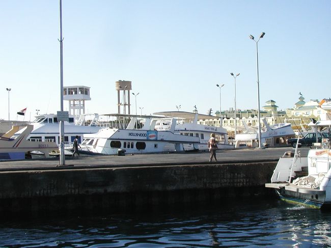 ハルガタの港<br />毎日通いました！