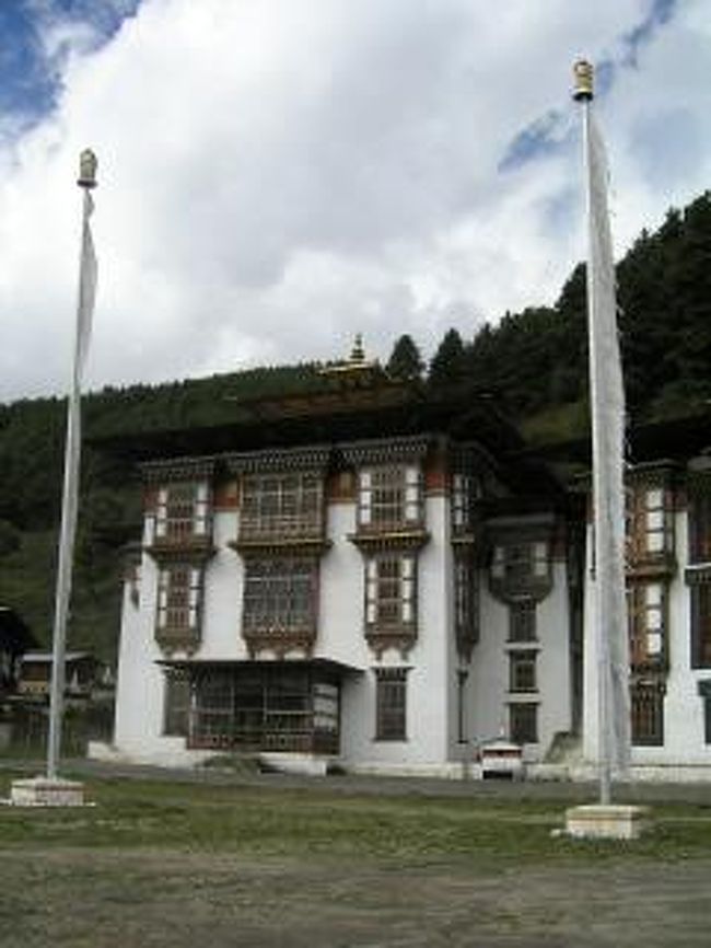 Tamshing Gompa（寺）<br />ブータンで一番神聖とされる寺。<br />ここから仏教が広められた。