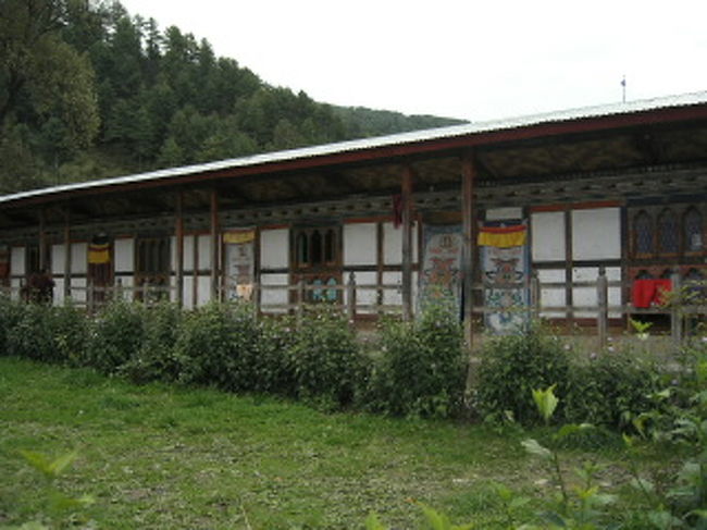 Monastry（僧院）<br />少年僧の宿舎。<br />少年僧たちがワールドカップを観たくて、<br />テレビ入手を試みるブータン映画「ザ・カップ」を思い出した。<br />