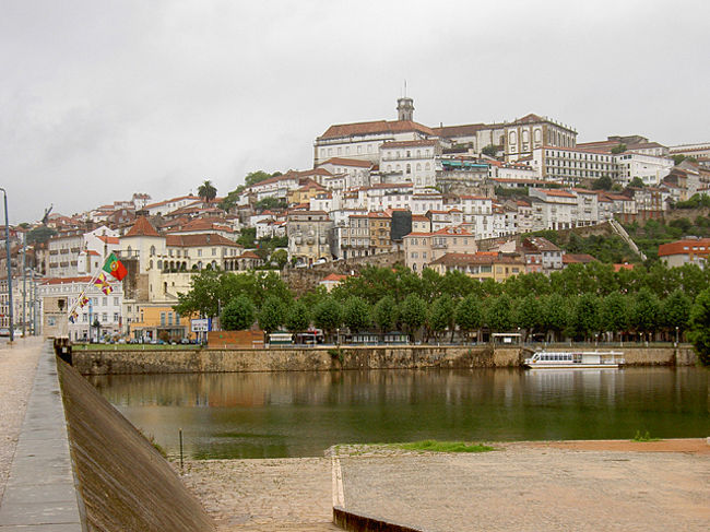 丘の上のコインブラ大学。翌日（day6）見に行きます。