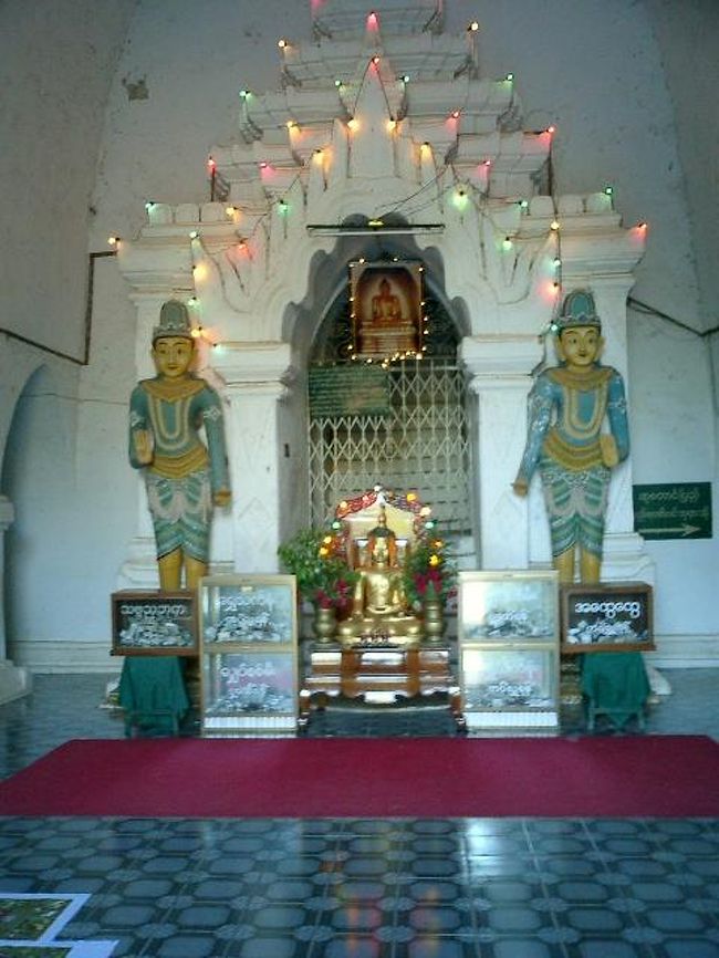 ゴドーパリィン寺院の中。 綺麗に手入れされています。