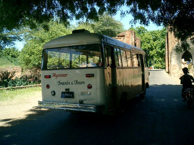 バガン市内環状バス？これに乗って今日は出発です。