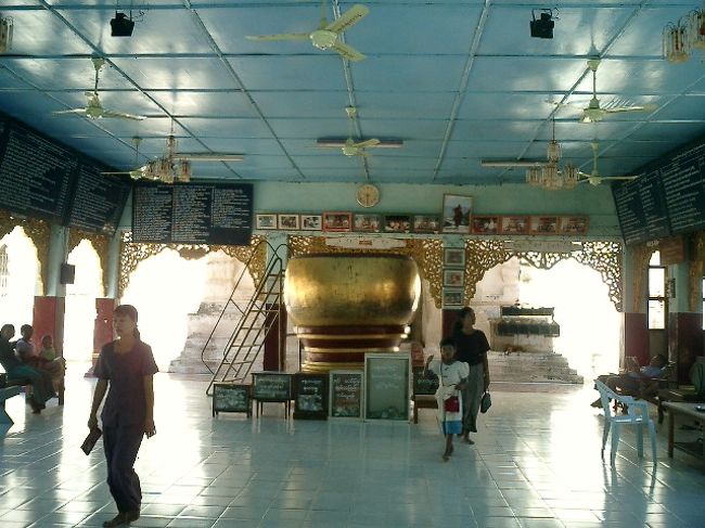 マヌーハ寺院の内部。