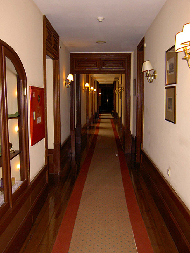 新館へと続く廊下