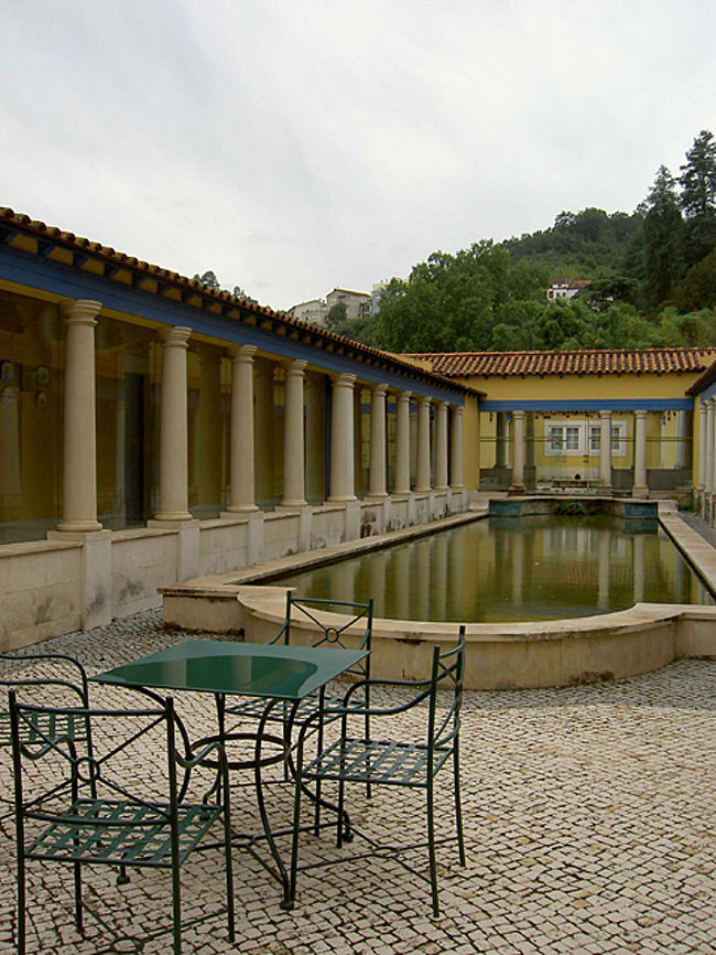 新館の中庭。左側の建物に泊まりました。<br />他にも、レストランが２つ、プール、会議室などありました。