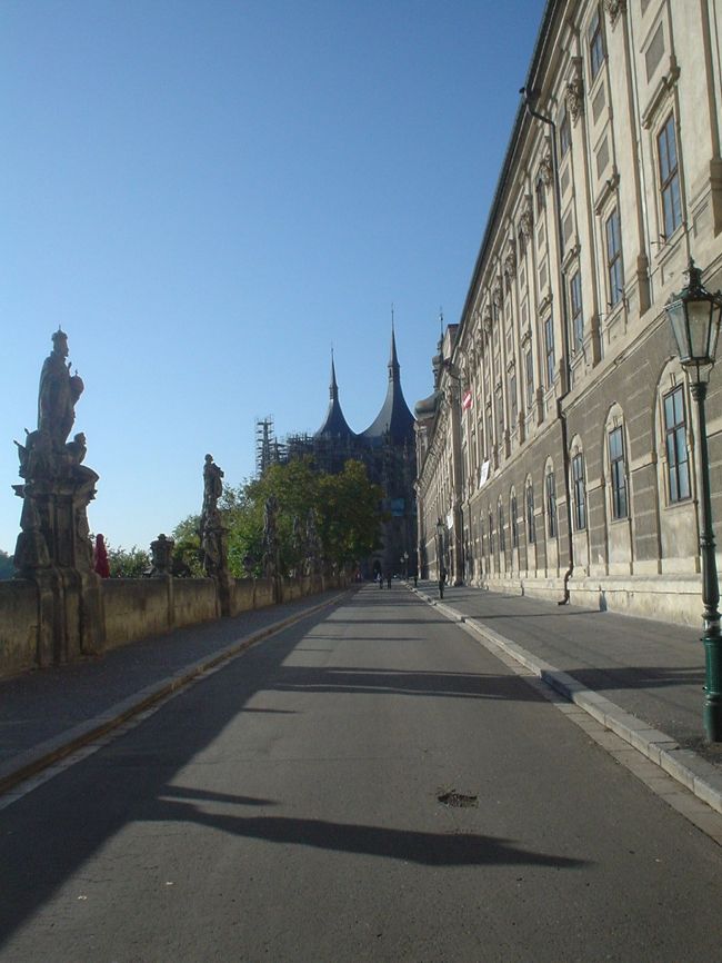 チケットの関係で、一日早くプラハ入り。プラハをでてクトナーホラまで。３時間バスで３００円…安すぎ…