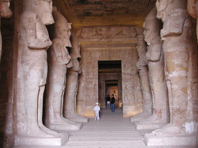 アブシンベル神殿です。今まで行った遺跡の中でここが一番すごいと思います。