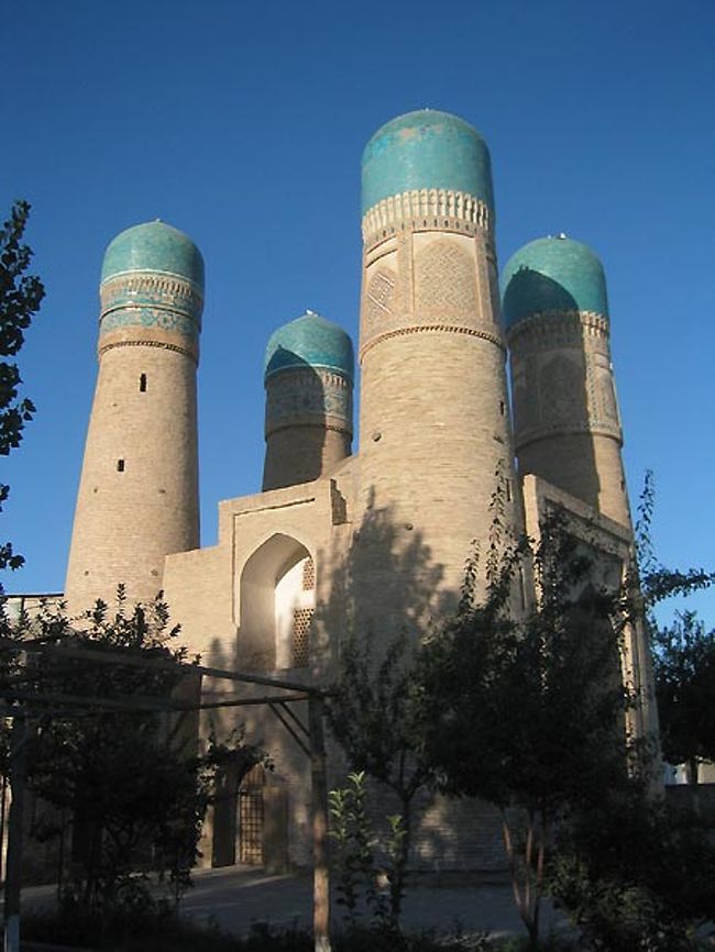 チャール・ミナール。屋根に登ってみました。４つの凸が可愛いです。