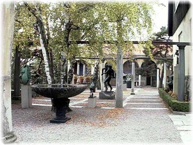 ミレスゴーデンの園内の様子。<br /><br />人はまばらだった。<br /><br />もっともここまで来るのもバスと地下鉄を<br />乗り継いで行ったのだが、入口もなかなか<br />みつからず困難を極めた。<br /><br />一部工事中の場所もあった。