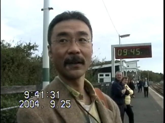 ライからアッシュフォード経由でロンドンに戻ろうとしていたら、ホームに駅員さんが急に現れて何か叫んでいる。<br />え？ロンドンへはヘイスティング経由で行けと？<br />それならホーム逆で、電車もう来るやんー。これは猫町から私たちを帰さない策略か！？<br /><br />なーんて、イギリスの列車はこういうアクシデントはよくあるそう。<br />ガイドブック読んで、知識があったから慌てずにすんでよかったー。<br />