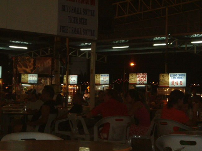 屋台村　ラクサもおいしかったけど、サテーとナシゴレンが最高でした。スパイシーな料理がちょっと恋しい今日この頃です。