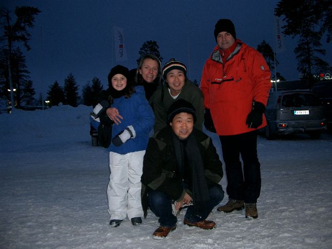 フランス人の親子と記念撮影。お父さんとお嬢さんがソーセージを落として、僕らを和ませてくれました。この娘はきっと素敵なレディーになると勝手に思ってしまいました。