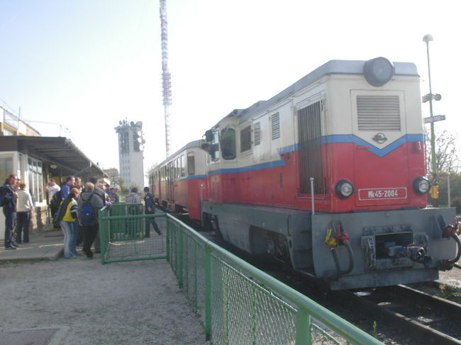 でもって登山電車の終点からちょっとはなれたところにあるのがこの子供鉄道。<br />運転手以外は、車掌や切符売り場などすべてが子供が担当しています。<br />お疲れ様。