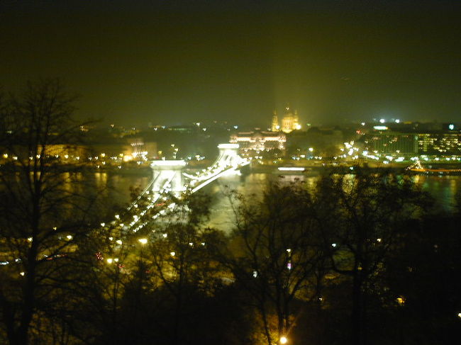 また王宮の丘に来ました。<br />何度来ても飽きない場所です。<br />本当に夜景が綺麗だ。