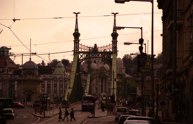 自由橋<br />夕暮れ時の自由橋