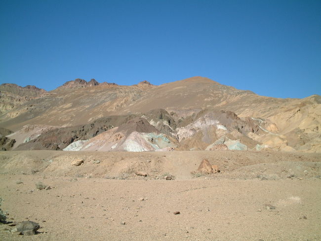 アーチストドライブ。<br />ここは運転していたので良い写真が残ってません。<br />緑やピンク、紫など、カラフルな山々が見れます。<br />青い空の下、とっても気持ちよいドライブです。