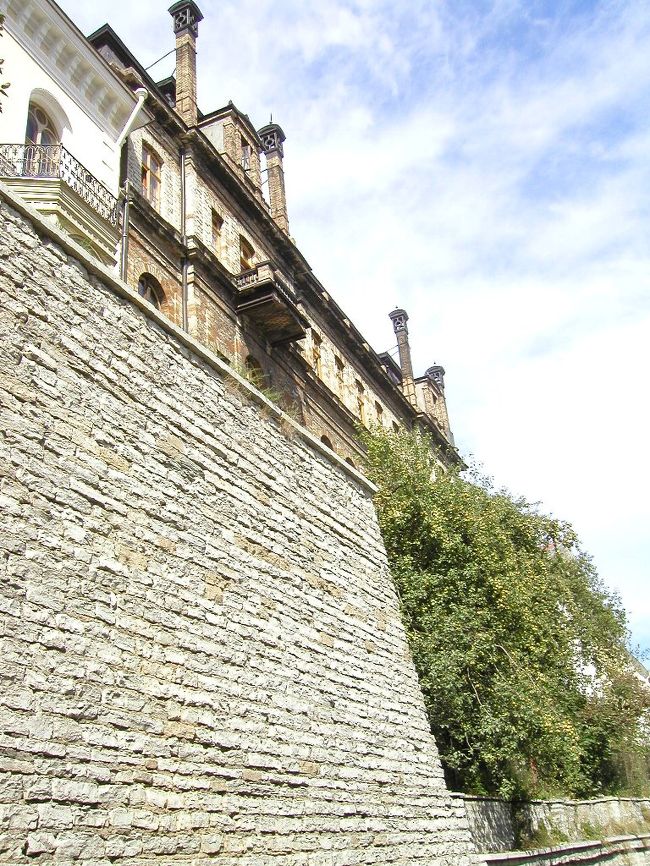 ただ店が切れたところなど、スリがでることが多いようで、女性の一人歩きは勧められません。昼間は明るくて大丈夫そうですし、綺麗なところですが、集団で動くようにした方がよさそうです。