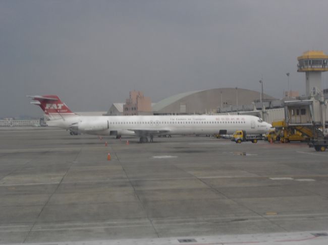 ユニエアーじゃないけど、となりに止まっていたＭＤ90.