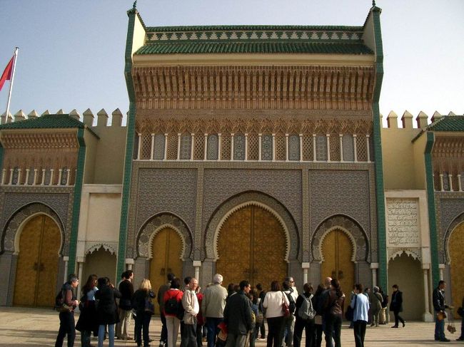 世界遺産都市フェズには新しくできた町もあり、そこにある大きな門。たくさんのモザイク模様で飾られてとても美しい。