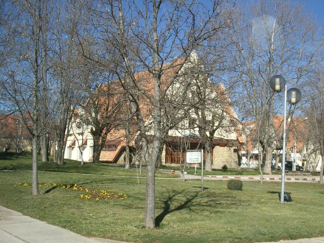 モロッコのイメージからはほど遠いヨーロッパの香りが漂うミデルトの街。近くにはスキー場も