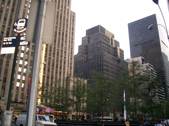 New Yorkのビルはやっぱり大きい。ロックフェラーセンター付近に来てNYに来たことを実感。