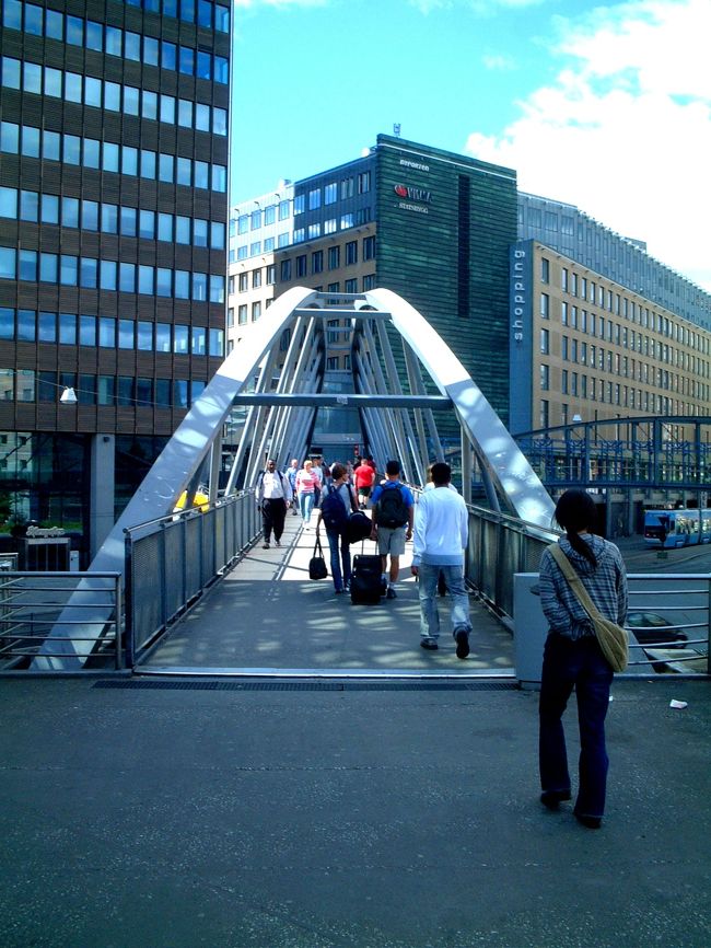 バスターミナルから駅へ