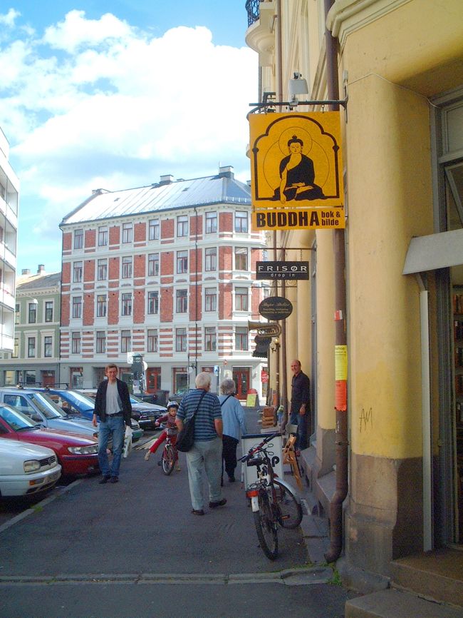 仏陀の看板がおしゃれ