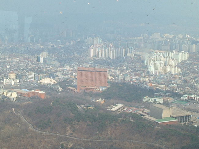 ソウルタワーの眺めはよかったです。<br />窓がキレイならもっと・・・。