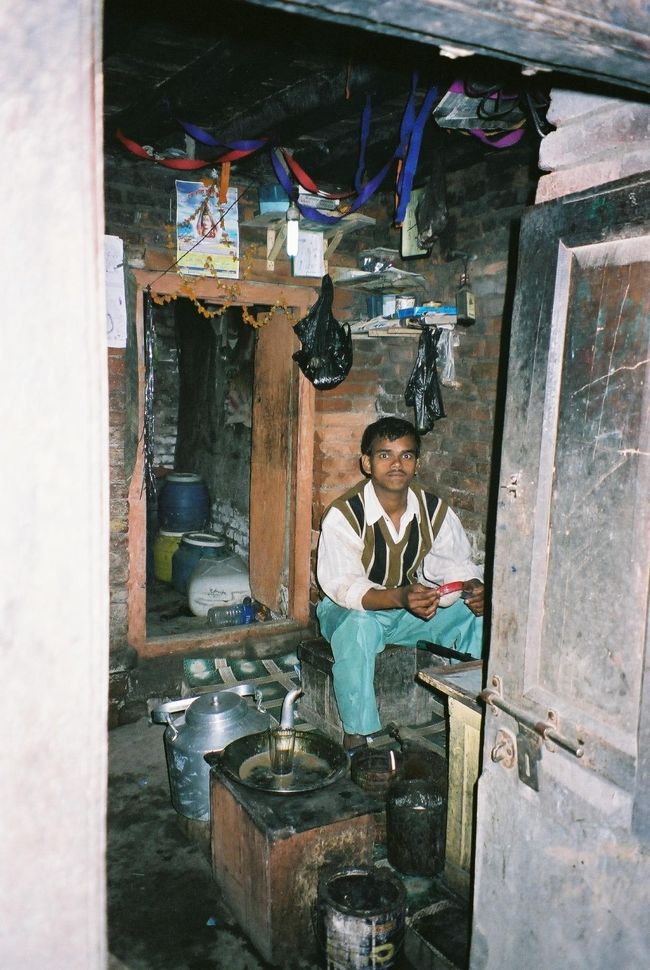 チヤやさん（タメール）<br /><br />●屋根のあるチヤやさんの父