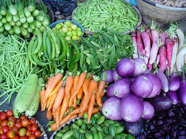 野菜（ニューロード裏）<br /><br />●こうしてみると野菜ってきれいですね。