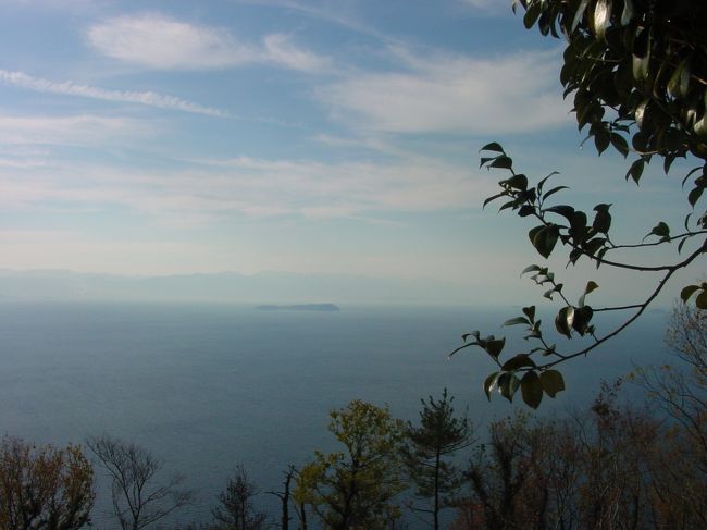 湾の向こうに四国山脈がみえました。肉眼では真っ白にお化粧した石鎚山もばっちり見えました。