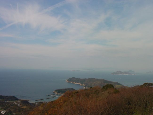 瀬戸の島々の向こうに、きっと本州があるのでしょうね。余談ですが、四国の人は四国を出る時、『海外旅行』といいます（笑）。