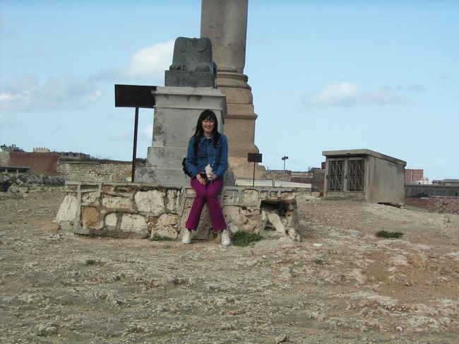 丘にそびえ立つポンペイの柱へ。